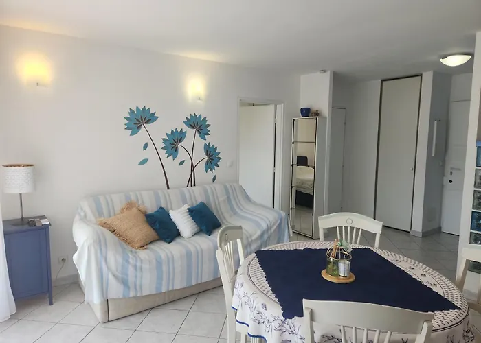 Les Fleurs Bleues 昂蒂布